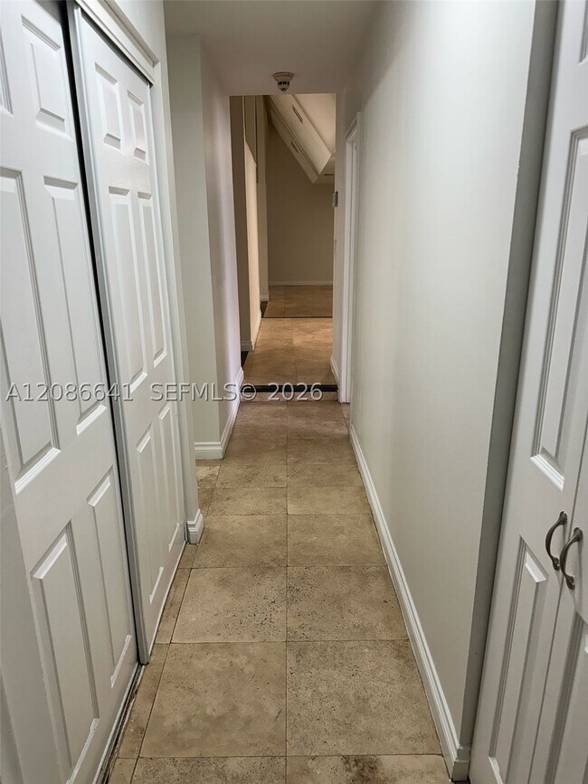 Building Photo - 20605 NE 9th Ct