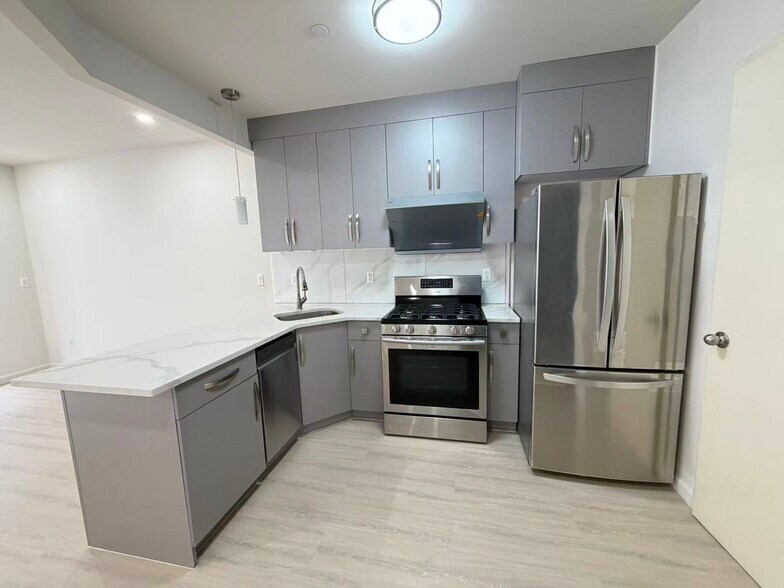 Building Photo - 42-22 Crescent St