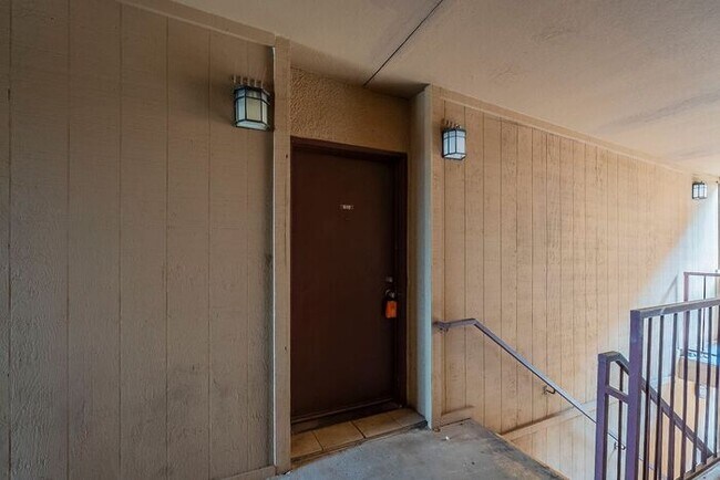 Primary Photo - Bright 3-Bedroom Condo with Community Perk...