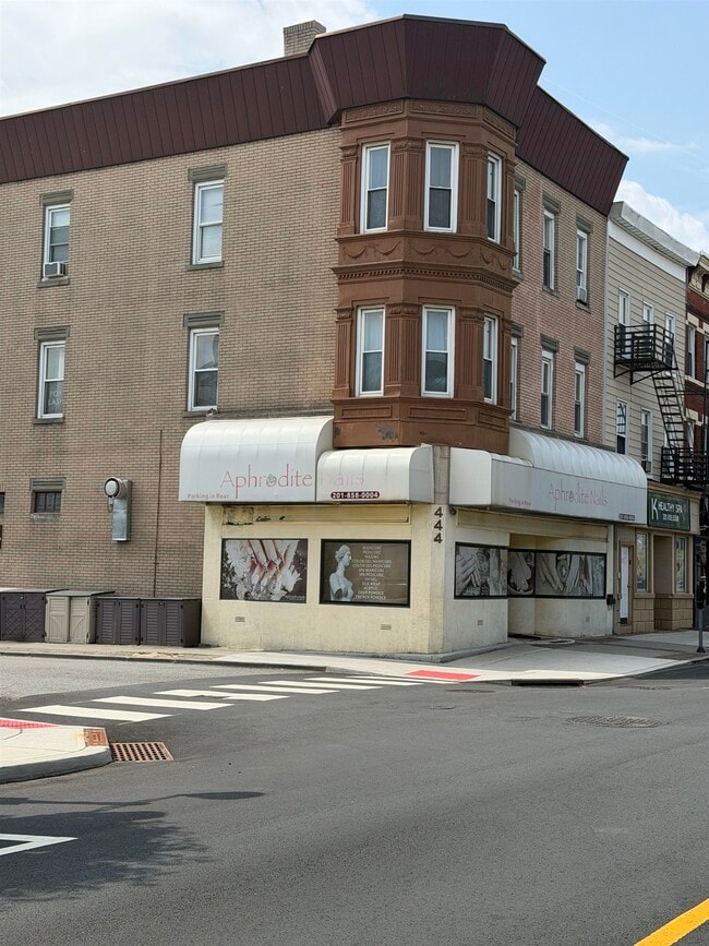 Building Photo - 444 Broadway
