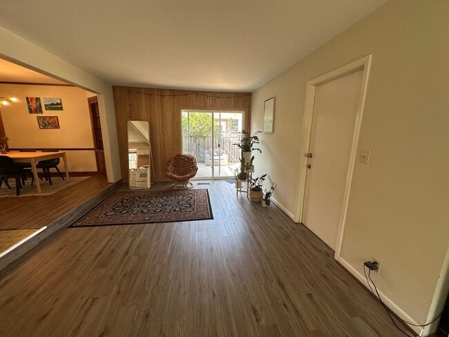 Building Photo - 5100 N Idlewild Ave
