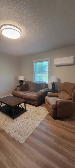 Building Photo - 405 Blyth Rd