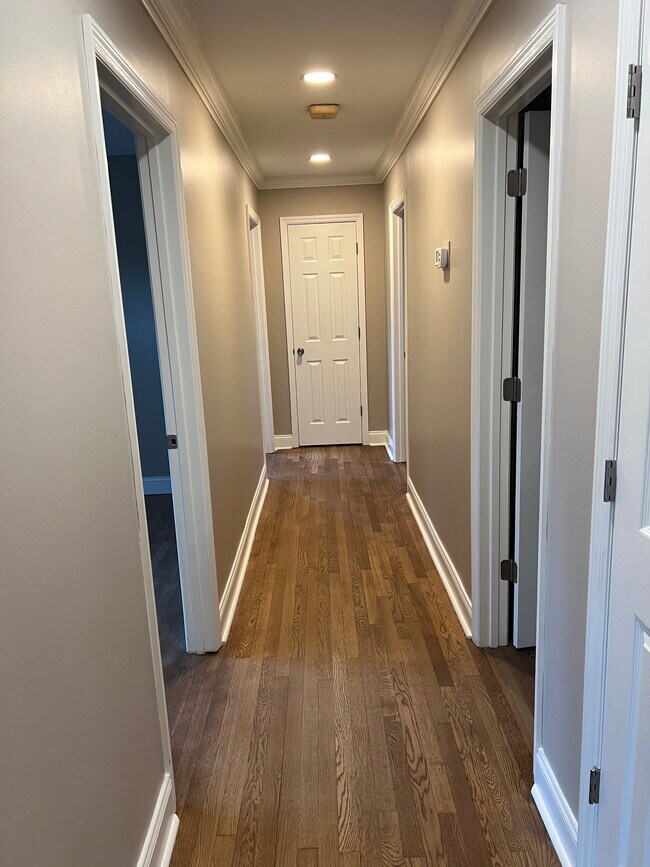 Building Photo - 2038 Conway Dr