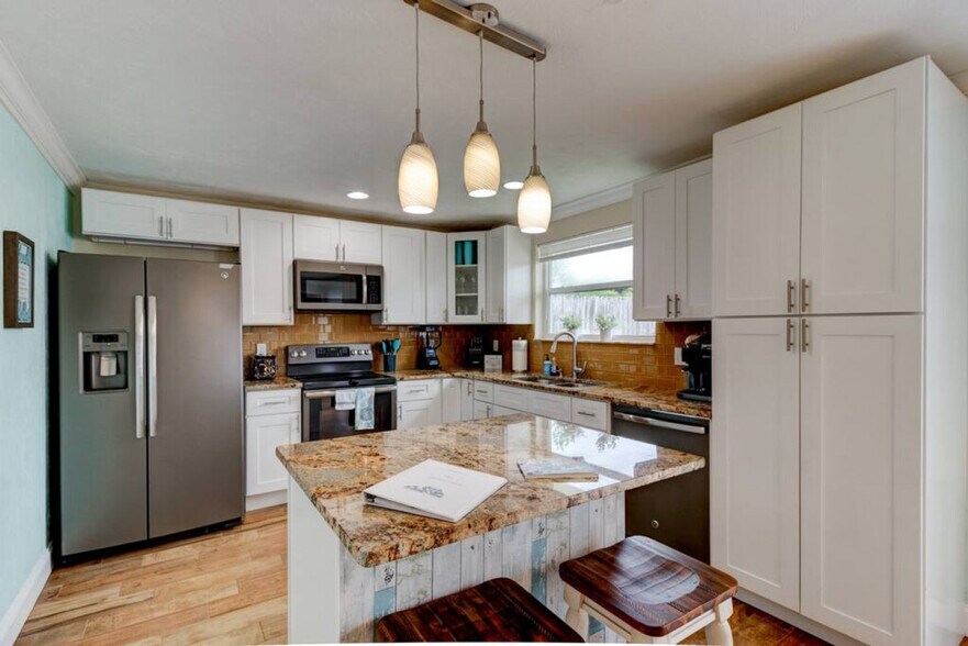 Building Photo - 4013 S Peninsula Dr