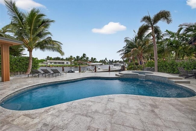 Building Photo - 160 SE 3rd Ct