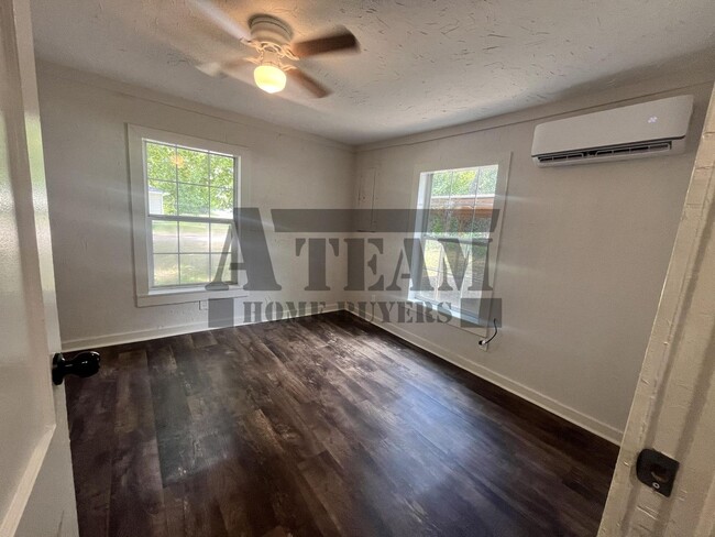 Building Photo - 3 Bed 1 Bath home for rent!