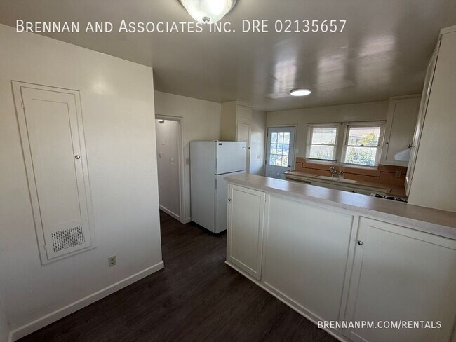 Building Photo - 253 Church Ave