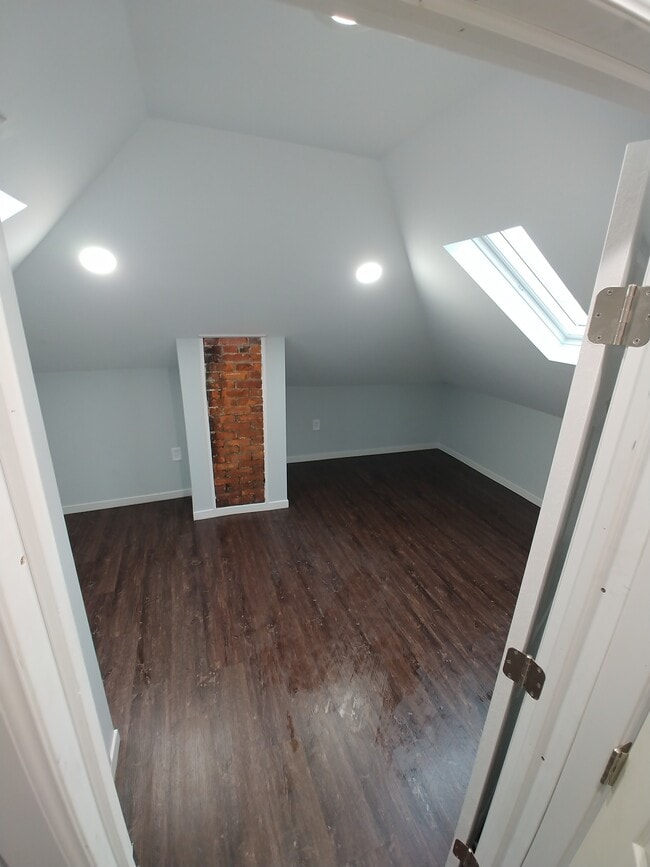 Building Photo - 1515-1517 Summit Street