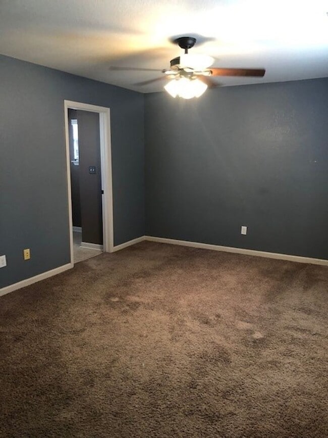 Building Photo - Family Home in LHSD