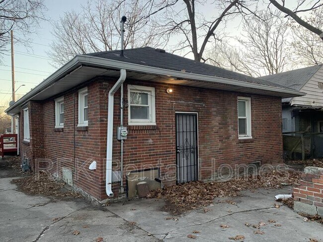 Building Photo - 3324 E 25th St