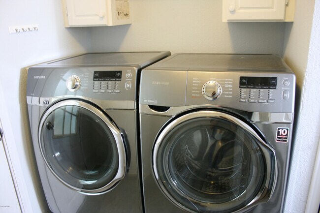 Building Photo - 811 Red Lighthouse Ln