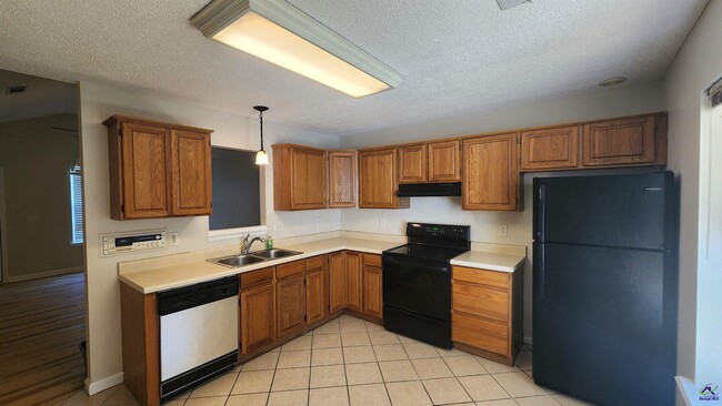 Building Photo - 45 Skyway Dr