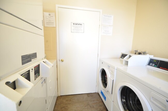 Building Photo - Wisconsin Terrace