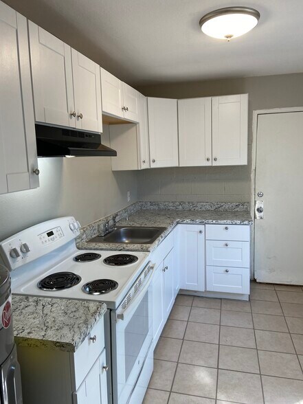 Building Photo - 1557 Van Dorn St