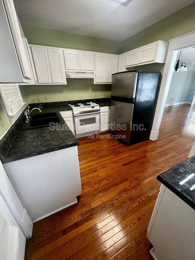 Building Photo - 209 Mattielou St