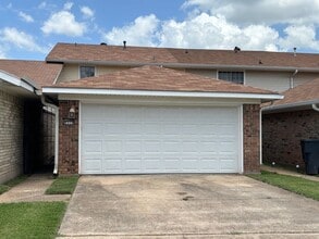 Building Photo - MOVE IN READY! SPACIOUS TOWNHOME IN BOSSIER CITY