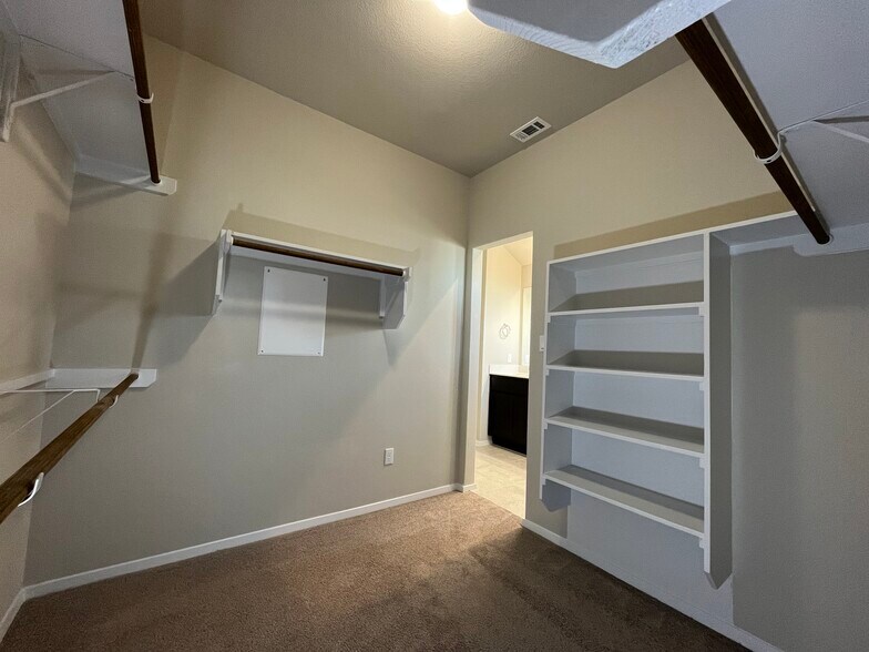 Building Photo - 108 Living Reef Dr