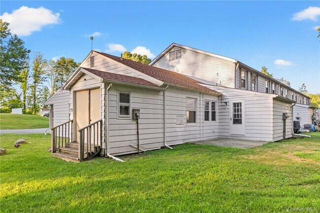 Building Photo - 500 NY-299