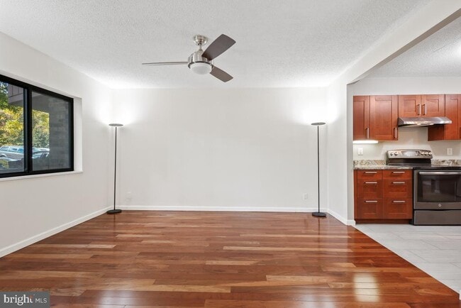 Building Photo - 5904 Mt Eagle Dr