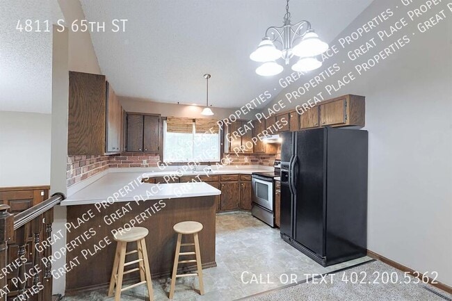 Building Photo - 4811 S 65th St