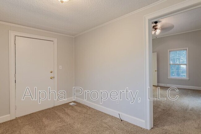 Building Photo - 62 Hutchins St