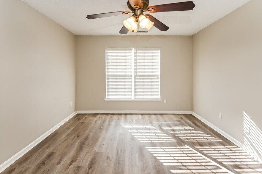 Building Photo - 3015 Mallard Forest Dr