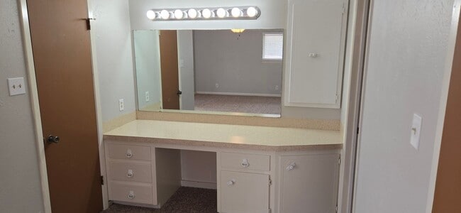 Building Photo - 2909 Cypress Dr