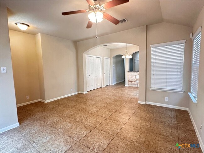 Building Photo - 2020 Meadow View Dr