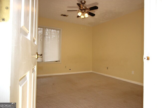 Building Photo - 1517 Stoneleigh Way