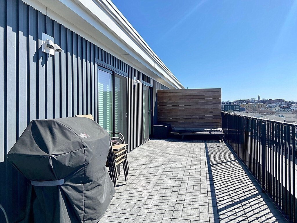 Building Photo - 150 W Broadway