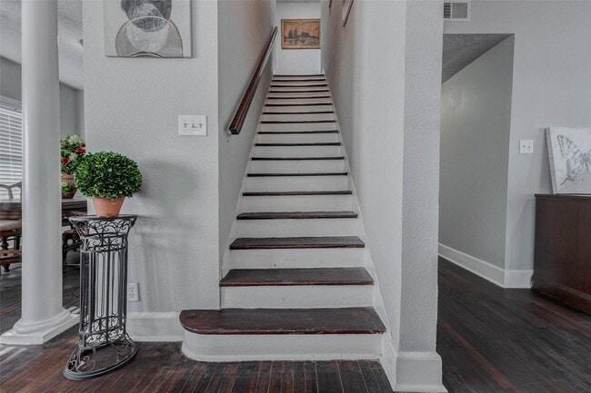 Building Photo - 2410 Cleburne St