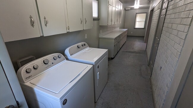 Building Photo - 220 Sulphur St