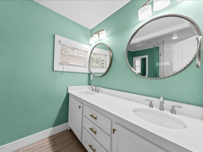 Building Photo - 2 Bedroom, 2 Bath Home with ADU Downtown Charleston!