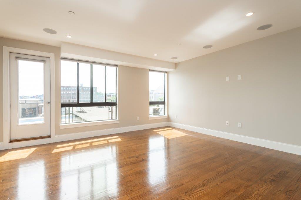 Building Photo - 309 D St