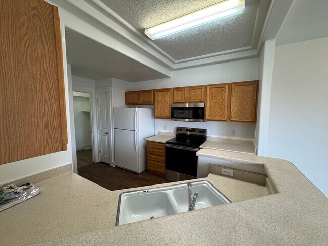 Building Photo - Amazing Riverton Townhome in Aspen Springs!