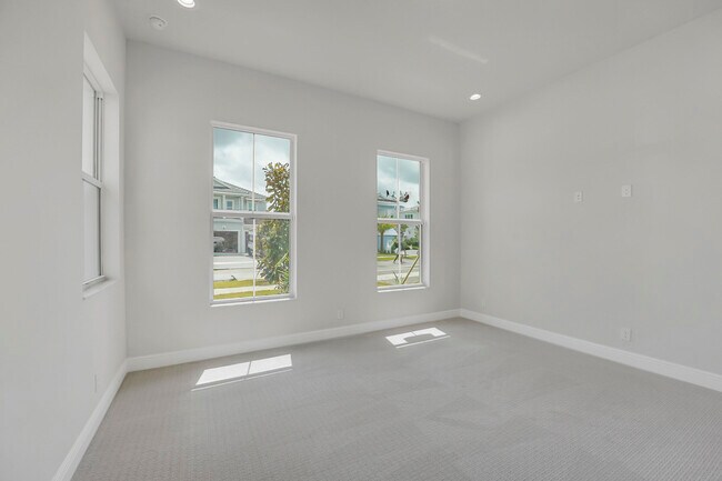 Building Photo - 9341 Crestview Cir