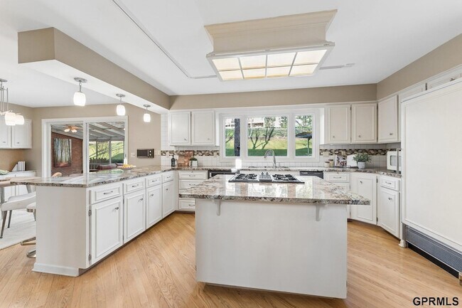 Building Photo - 9723 Fieldcrest Dr