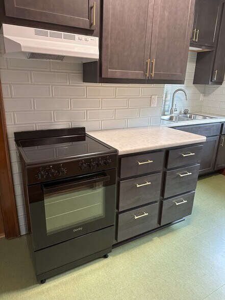 Kitchen - 6615 W Bluemound Rd