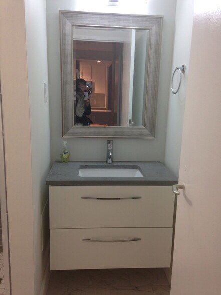 Building Photo - 604 S Washington Sq