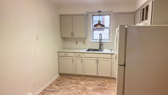 Building Photo - DVI122#-DJ