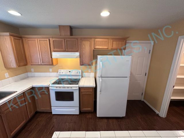 Building Photo - Spacious 4-Bed Home with 2.5 Baths in Troutdale – Your Perfect Retreat Awaits!