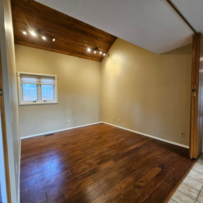Building Photo - 81 Kincardine Dr