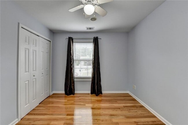 Building Photo - 2455 Kirkstone Dr
