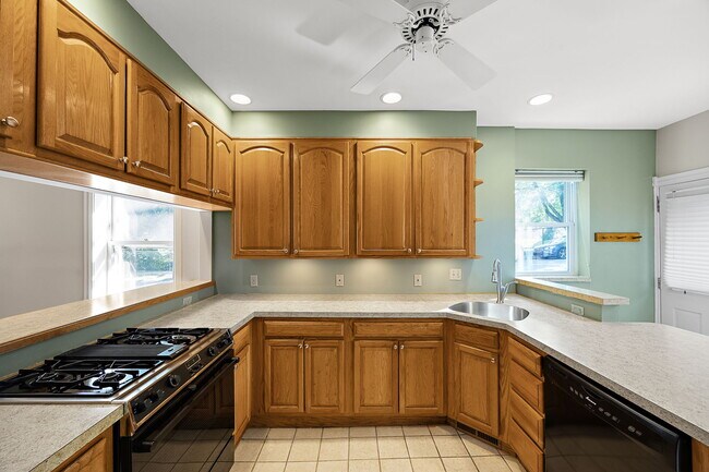 Building Photo - 1516 N Clayton St