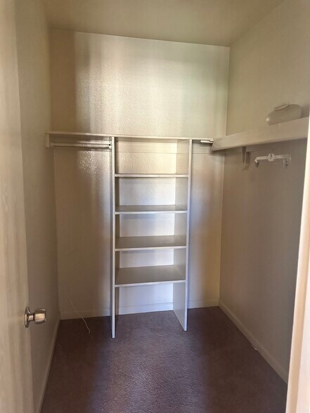 Building Photo - 3357 N Country Club Rd