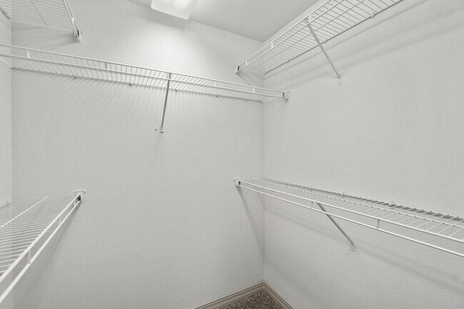 Building Photo - Exclusive Offer: Free Rent, No Fees, $200 Gift Card!