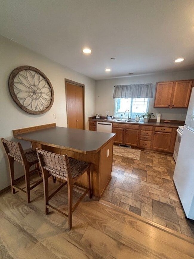 Building Photo - Charming 3-bedroom Dupont Home