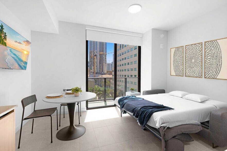 Building Photo - 501 NE 1st Ave