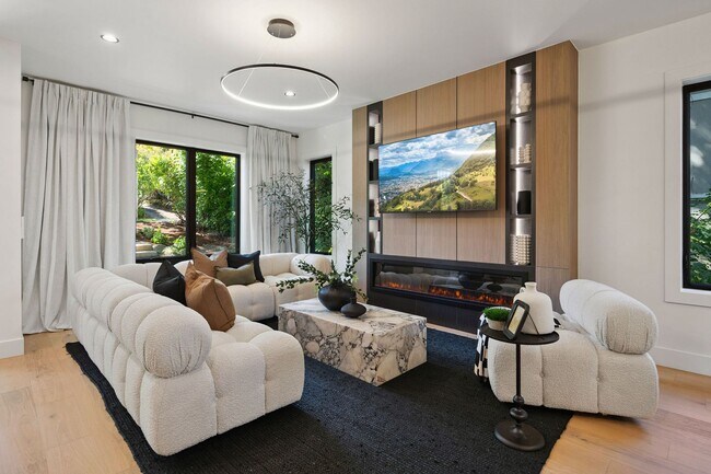 Building Photo - Skyview Townhome: Luxury Living in Lake Oswego's Premier First Addition Neighborhood