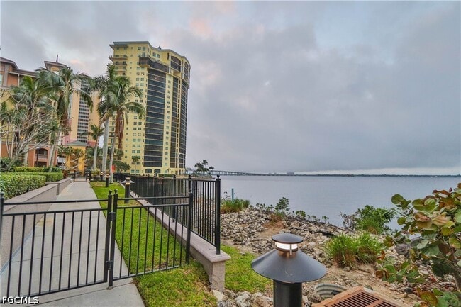 Building Photo - 2825 Palm Beach Blvd